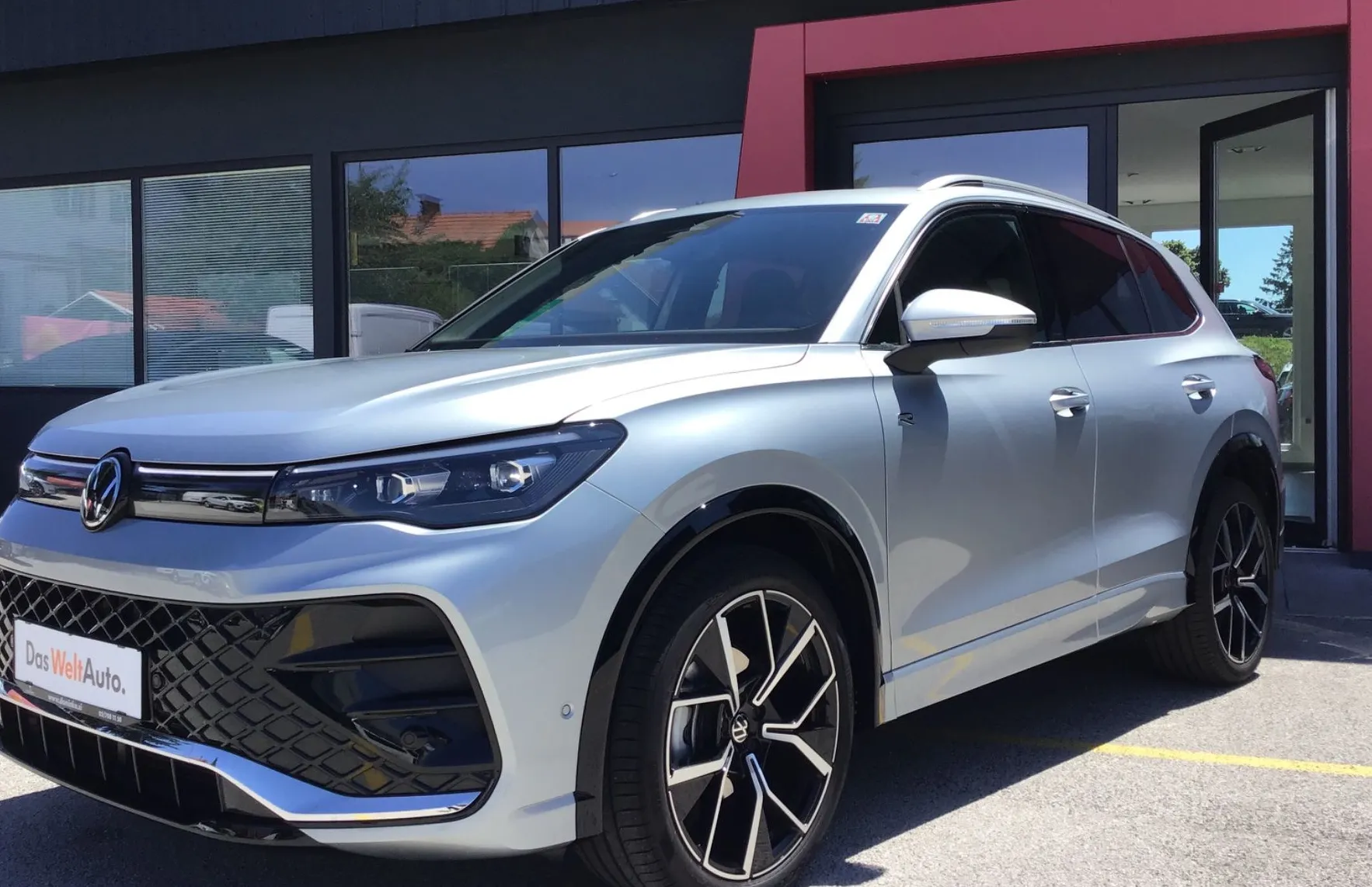 Zunanja slika - Volkswagen Tiguan - 1.5 eTSI BMT R-Line DSG - 1