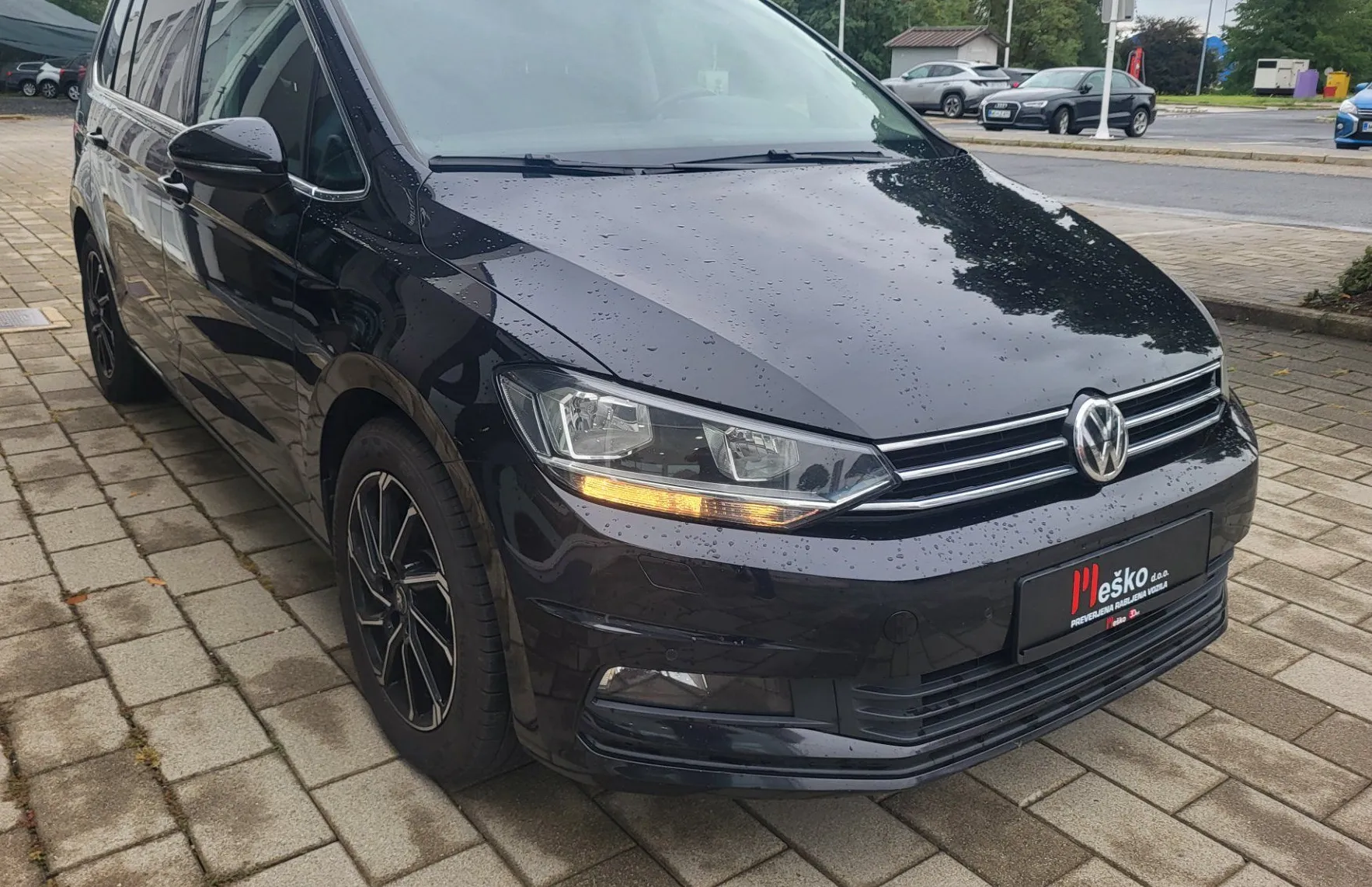 Zunanja slika - Volkswagen Touran - 2.0 TDI DSG 7 sedežni-acc-pdc-alu-radar - 2