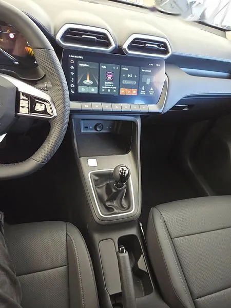 Zunanja slika - MG MG ZS - 1.5L Comfort + ZIMSKE PNEVMATIKE - 17