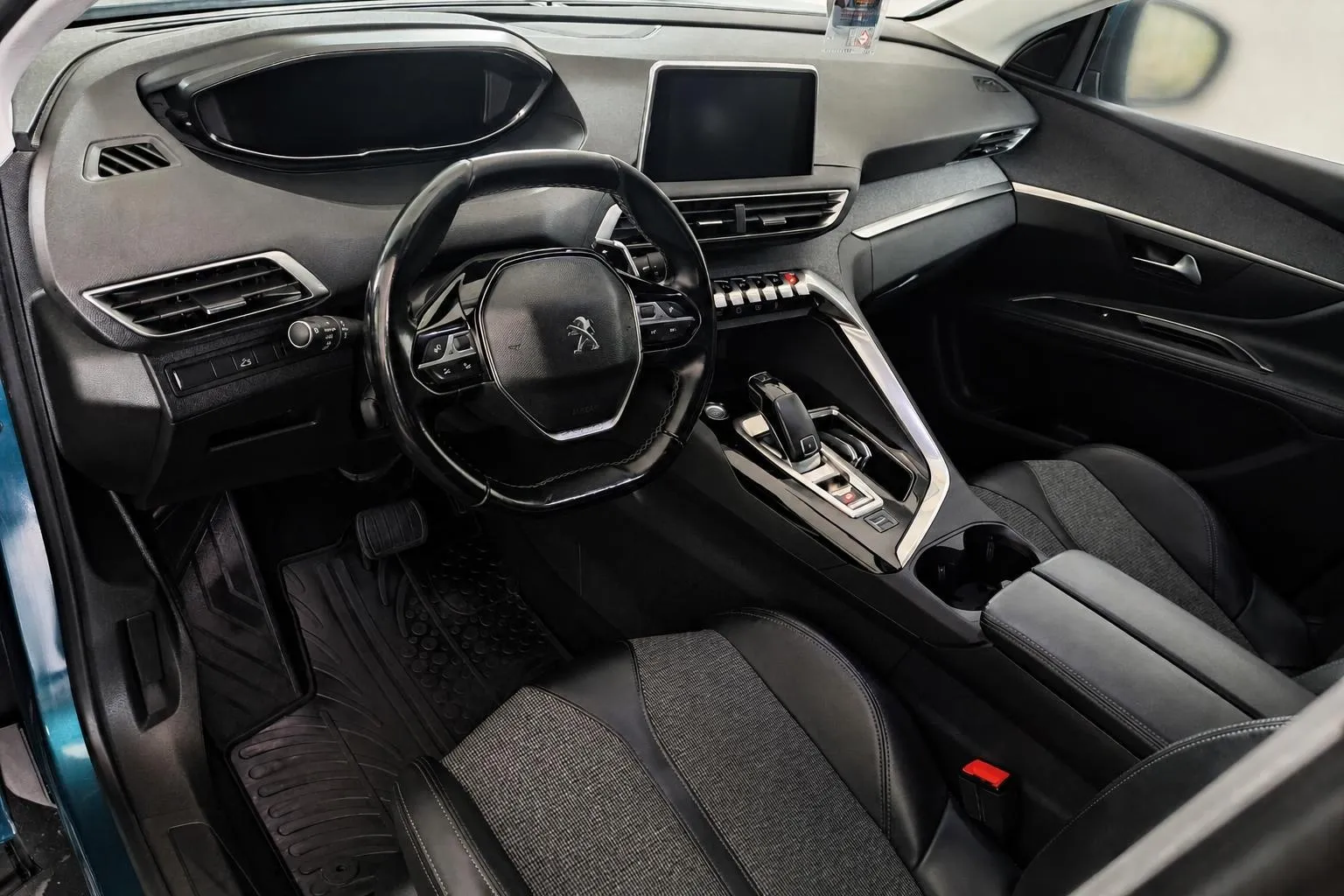 Notranja slika - Peugeot 5008 - 1.5 BlueHDI 130 Allure Avt.-7 SEDEŽEV-FUL LED... - 8