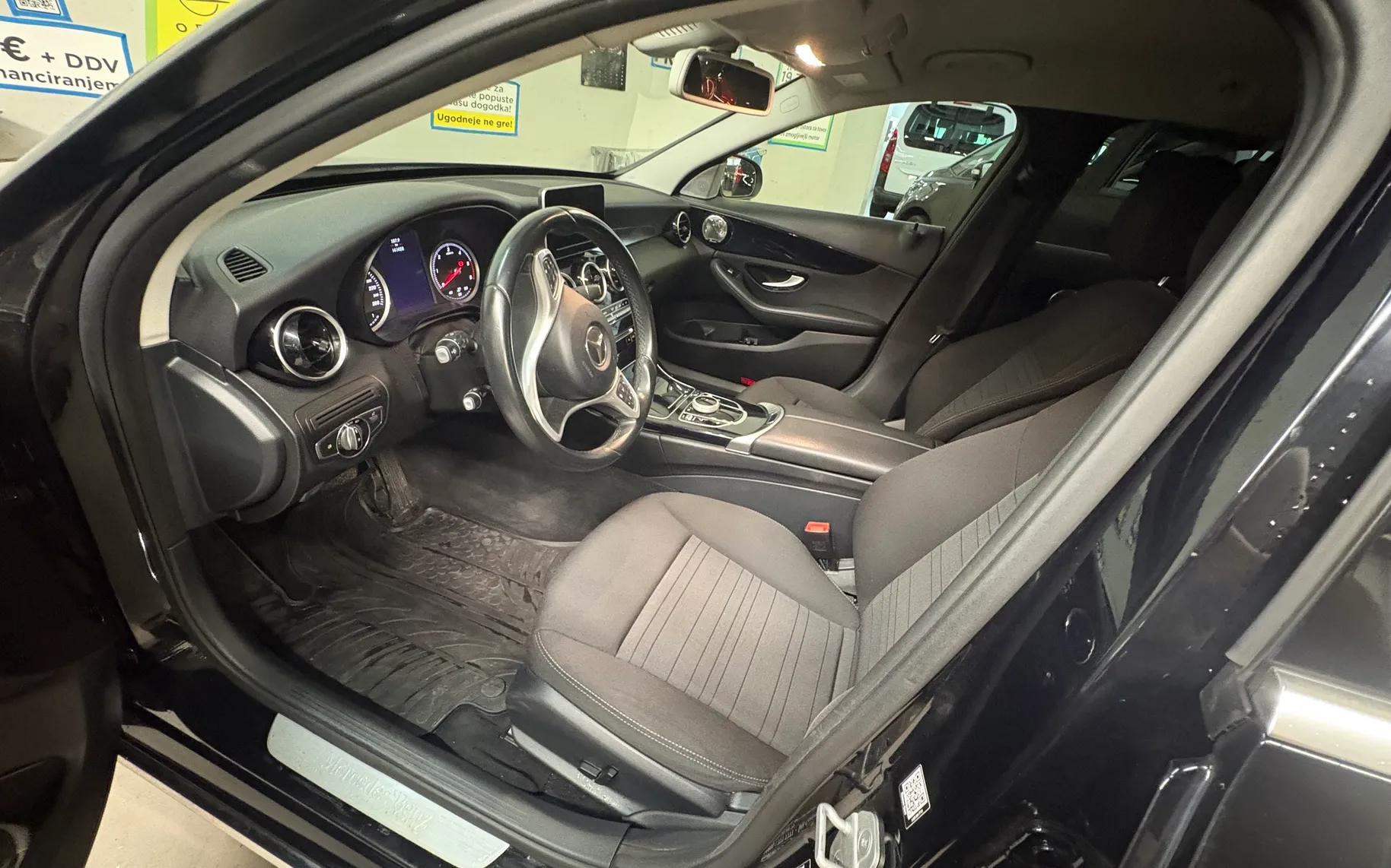 Notranja slika - Mercedes-Benz C-Razred - 200 d T AMG Line - 8