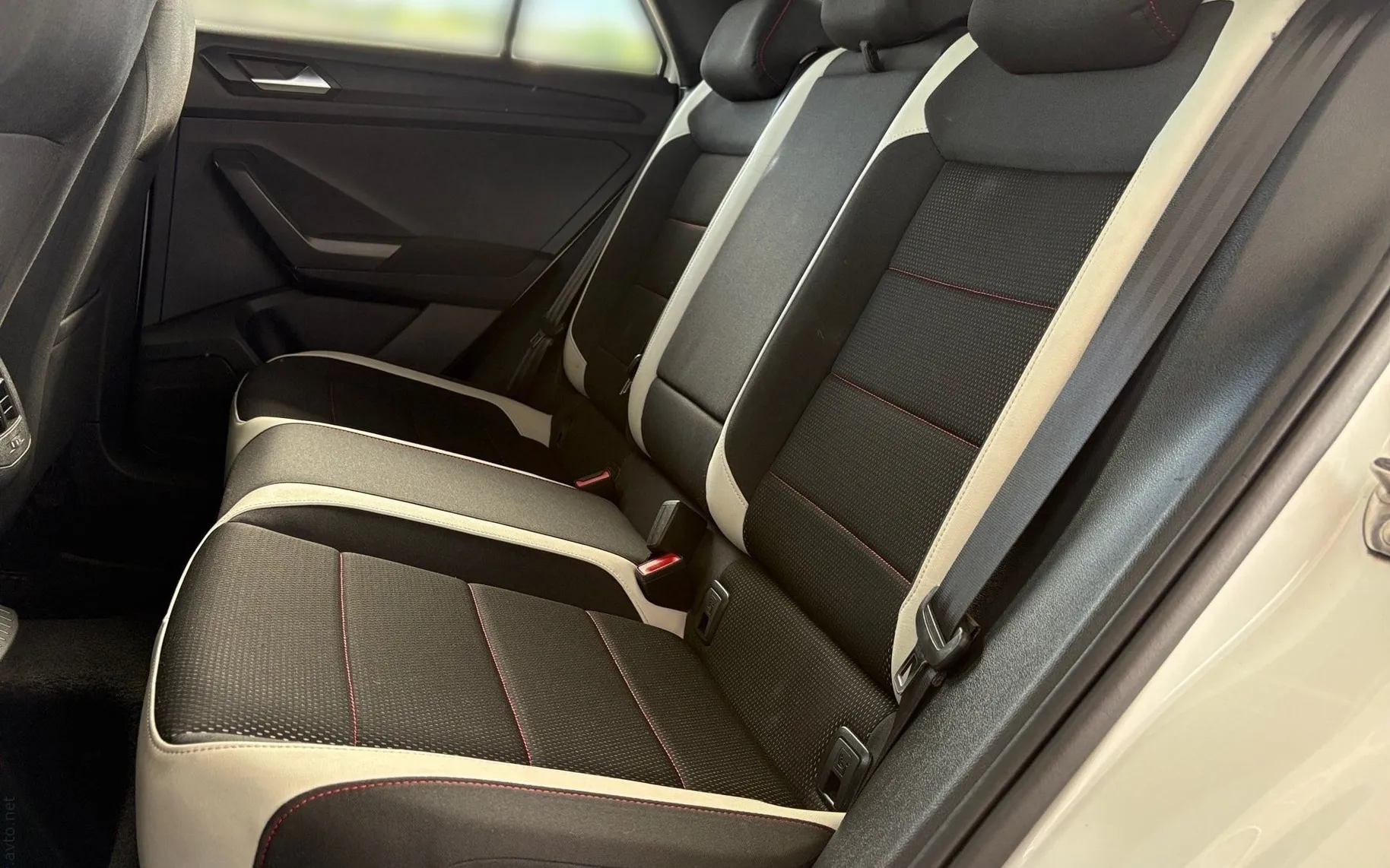 Notranja slika - Volkswagen T-Roc - 1.5 TSI Sport-SLO-Full LED-Drive Mode-Vl.kljuka - 11