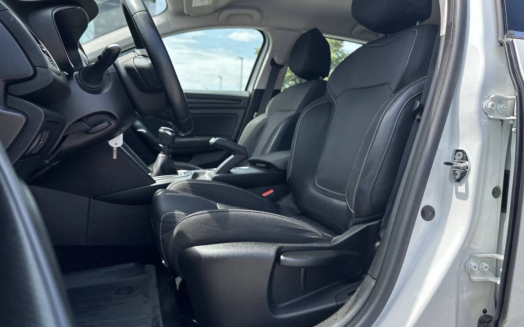 Notranja slika - Renault Megane - Berline TCe 100 - 10