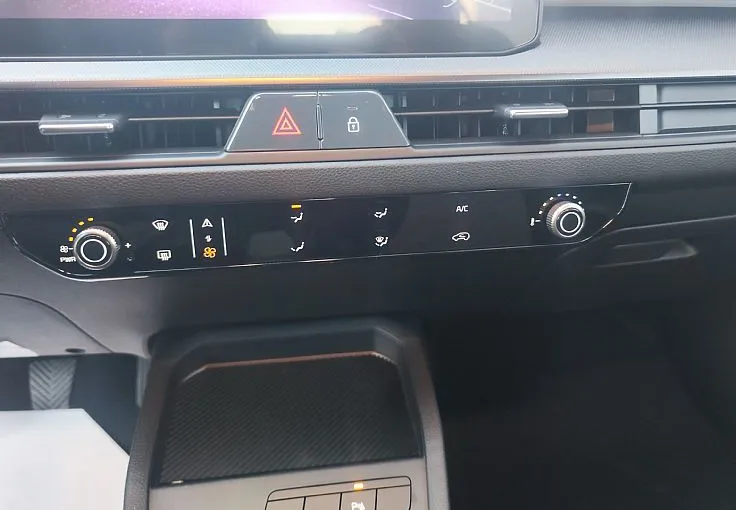Zunanja slika - KIA Stonic - 1.0 T-GDi 73.6 kW  100 KM  LX Smart M T - 8