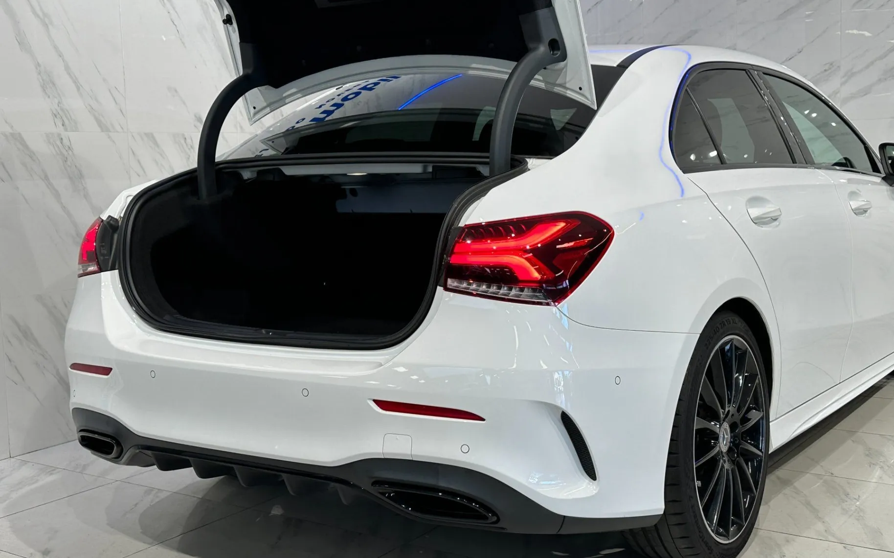 Notranja slika - Mercedes-Benz A-Razred - 200 AMG Line |ACC|Kamera|Gretje|AmbientL|PDC|SLO| - 8