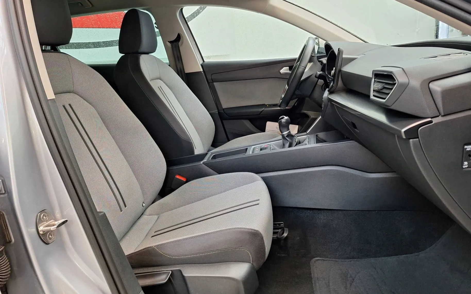 Notranja slika - Seat Leon - 2.0 TDI  STYLE ST - 8