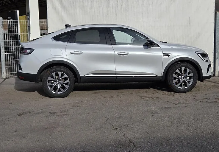 Zunanja slika - Renault Mégane Conquest - Megane Conquest Techo E-Tech HEV 145 + Paket Easy park Premium - 4