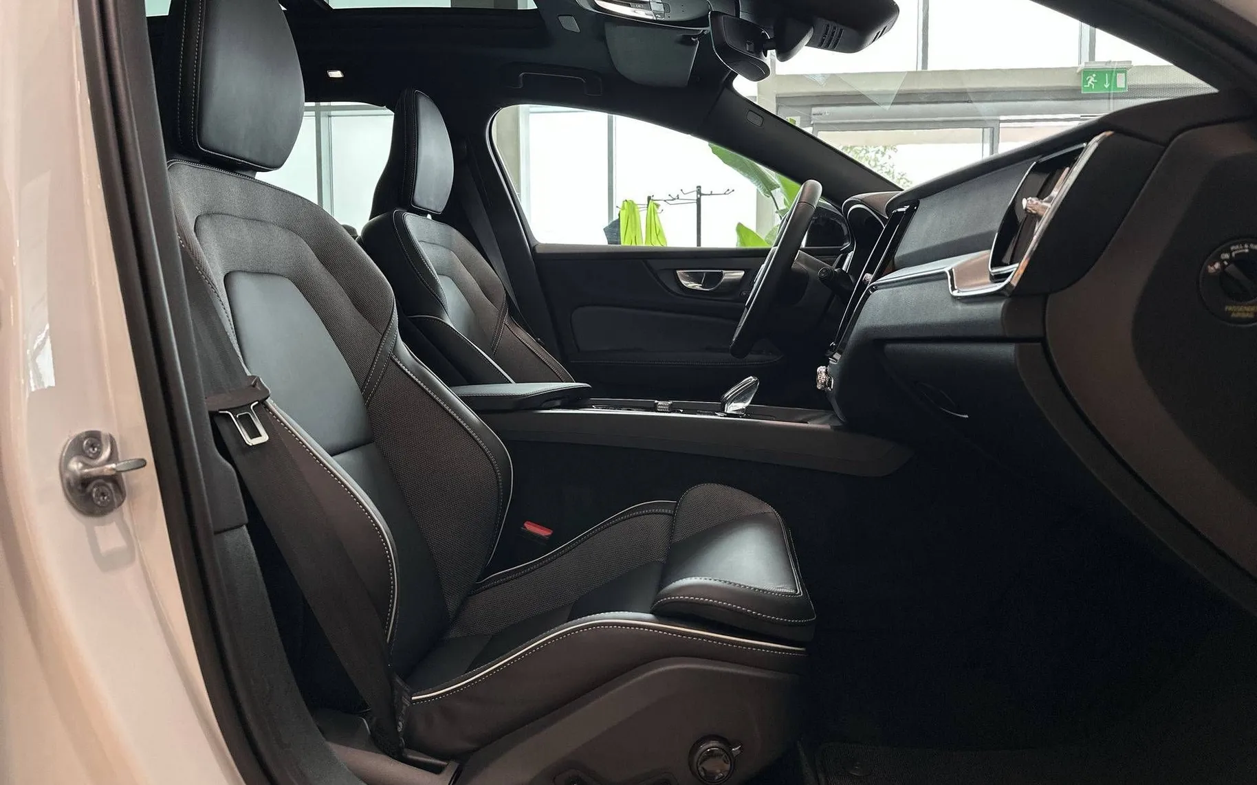 Notranja slika - Volvo V60 - B4 D Plus Dark Mild hybrid - 17