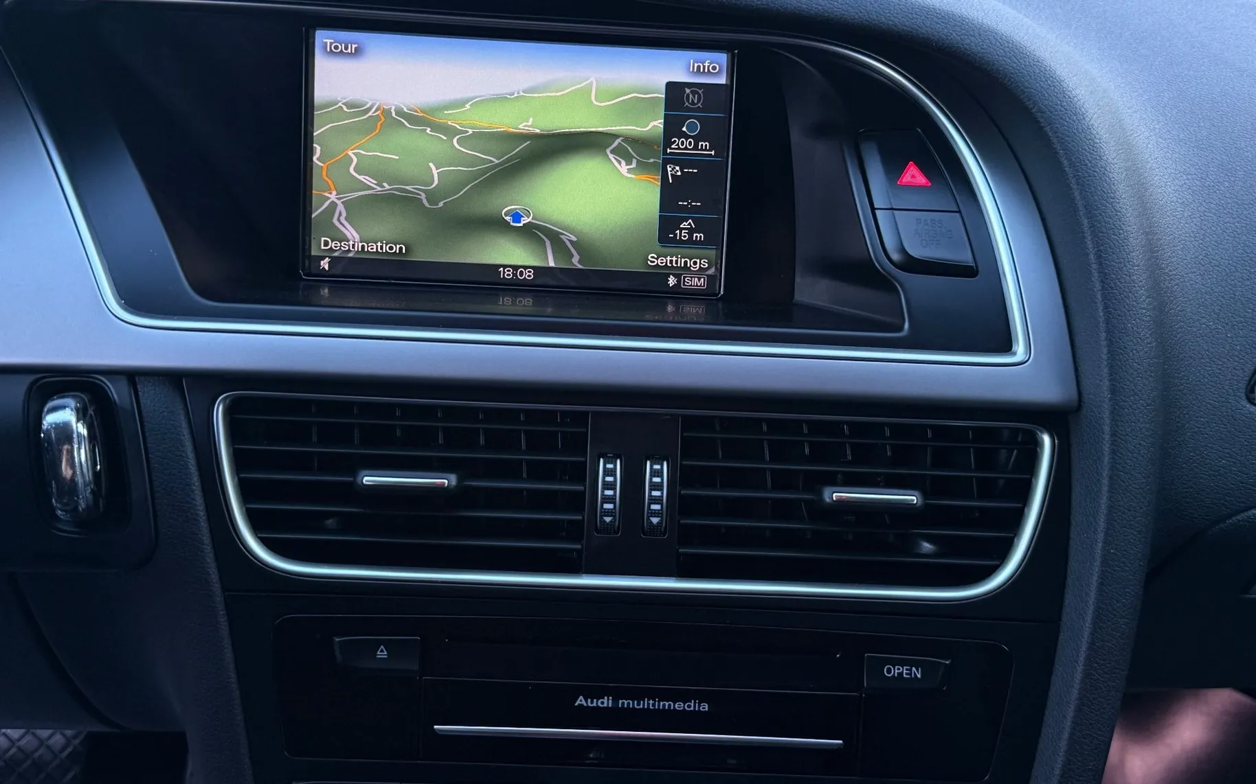 Notranja slika - Audi A4 Avant - 2.0 TDI-AUT-XENON+LED-LIZING ZA TUJCE-3D NAVI- - 11