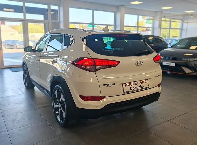 Zunanja slika - Hyundai Tucson - 1.7 CRDi°°2.Lastnik°°SLO°°Kamera°°Servisiran - 4