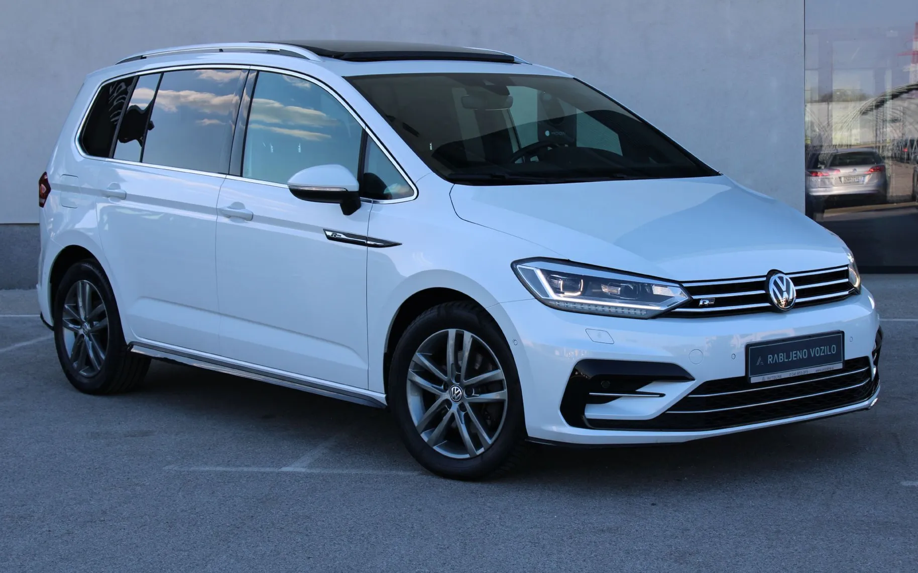 Zunanja slika - VW Touran - 2.0 TDI BMT R-Line 110  150  KLJUKA PANO NAVI - 3