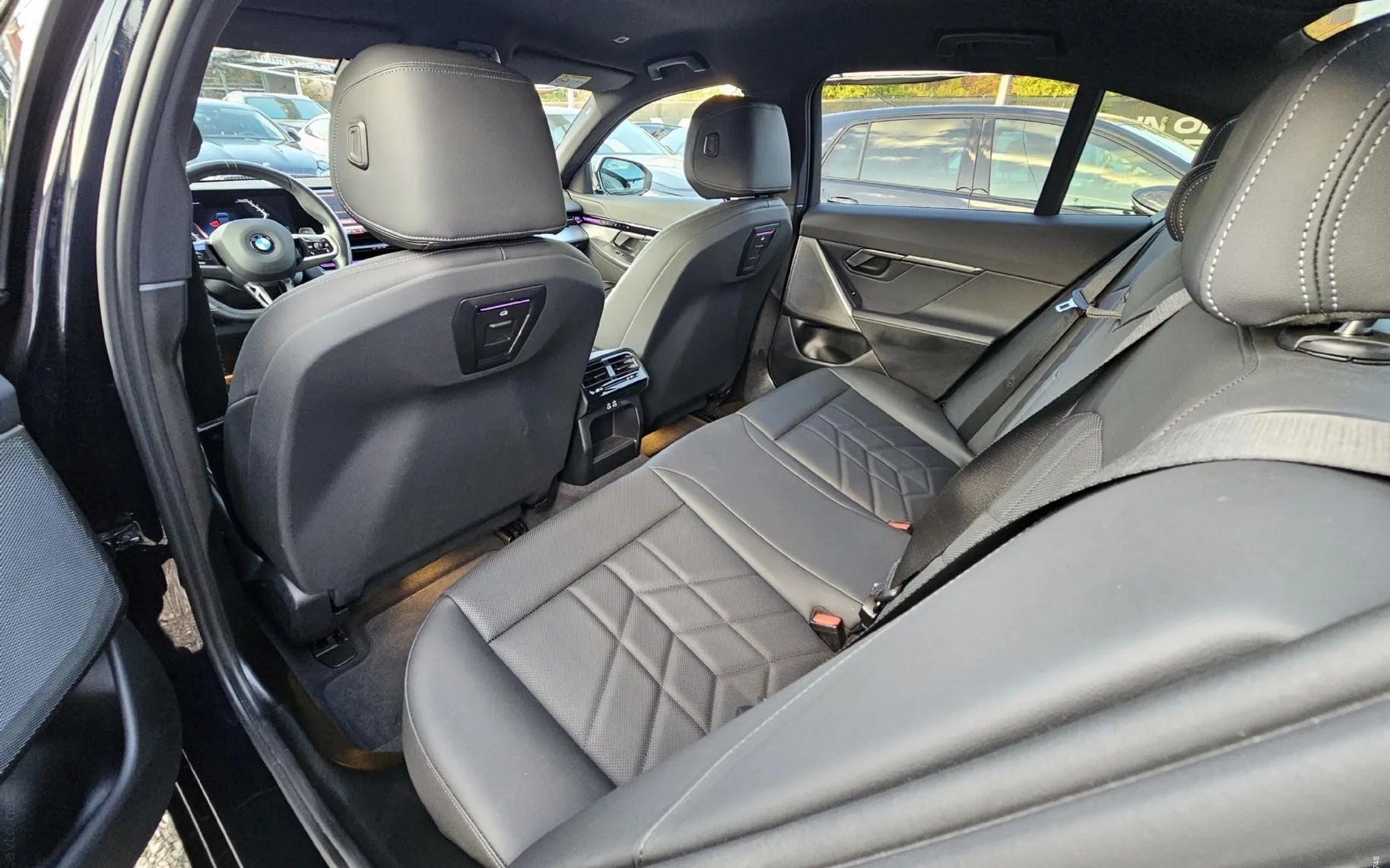 Notranja slika - BMW serija 5: - 520d Avt. |M-OPTIC|VIRTUAL|AMBIENT|EL-SED|ALU19| - 10