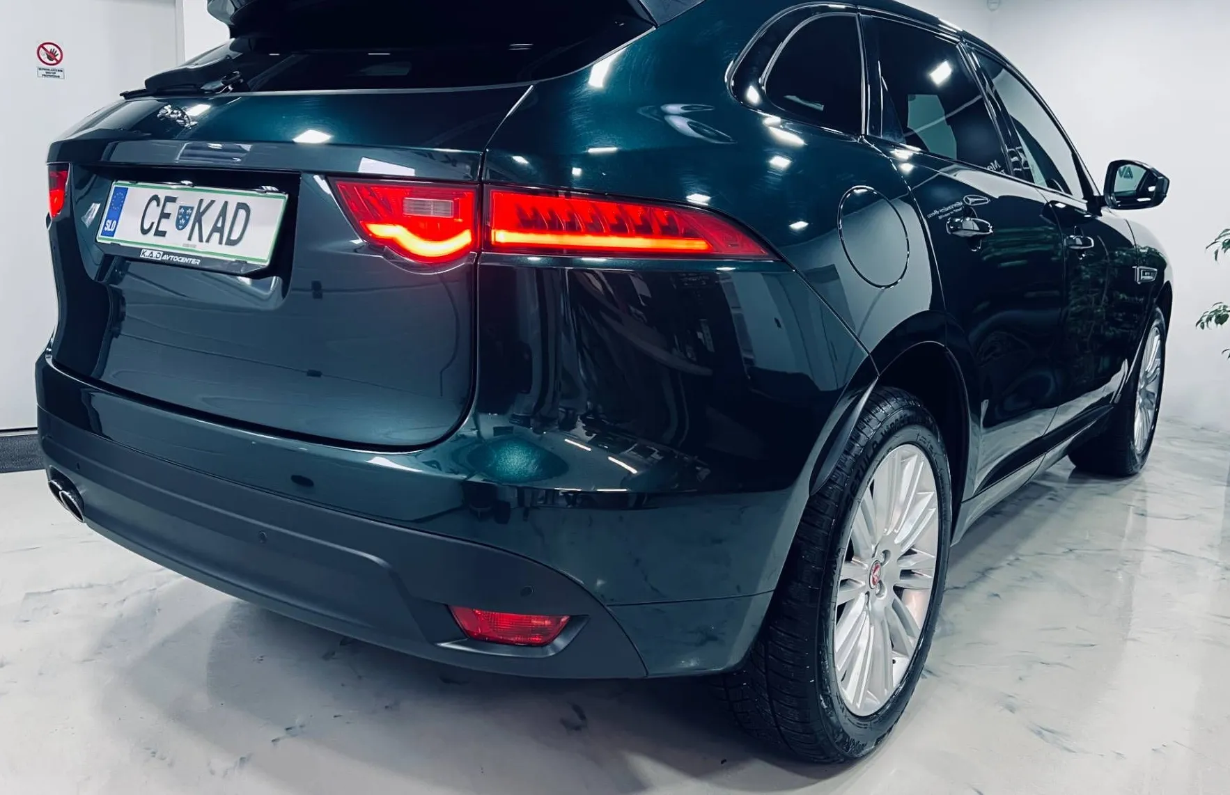 Zunanja slika - Jaguar F-PACE - 2.0 TD 180KM AWD avt R-Sport - 4