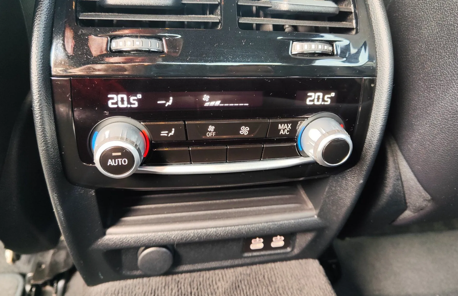 Zunanja slika - BMW Serija 5 - : 520d Avt.M-PAKET HEAD UP HLAJENJE KAMERA KEYLESS - 21