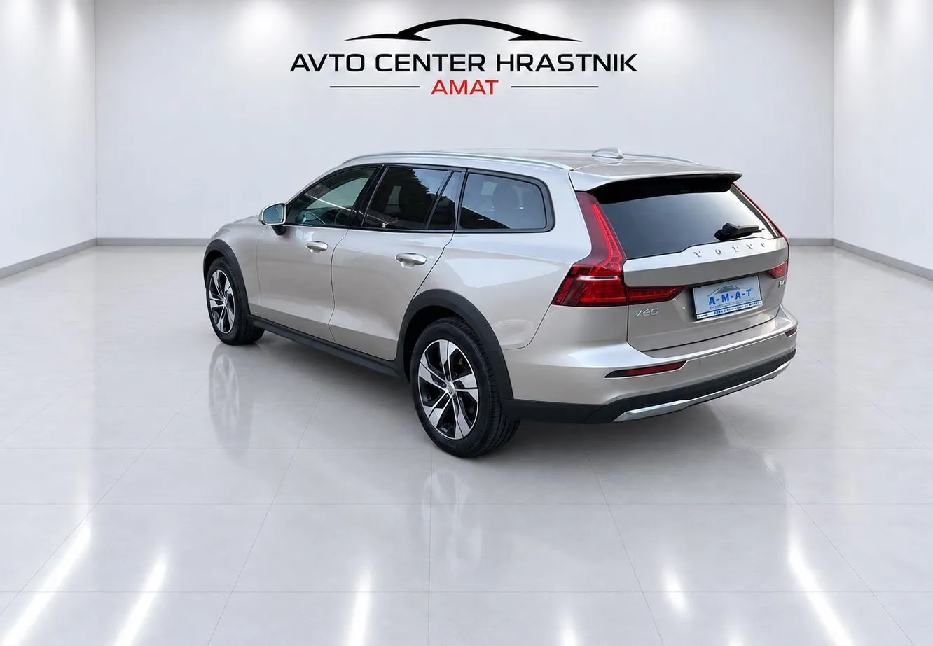 Zunanja slika - Volvo V60 Cross Country - B4D AWD od 1 lastnika 1 letna garancija odličen - 4