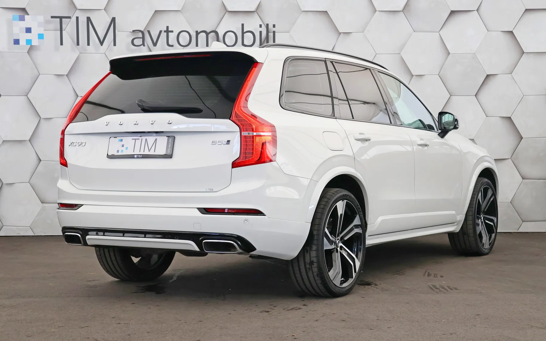 Zunanja slika - Volvo XC90 - B5D 2.0d AWD Geartronic R-Design 235KM - 3