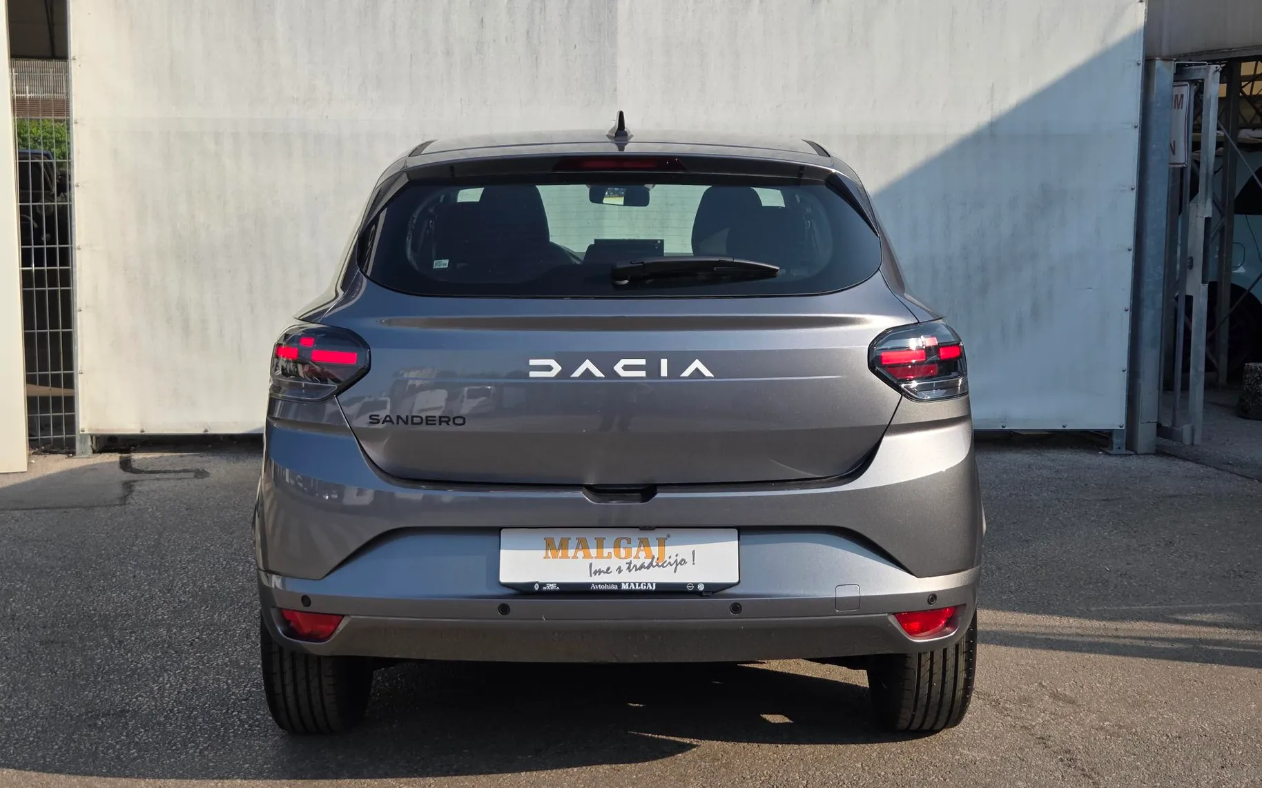 Zunanja slika - Dacia Sandero - 1.0 TCe 100 Expression + Vzvratna kamera + R.kolo - 7
