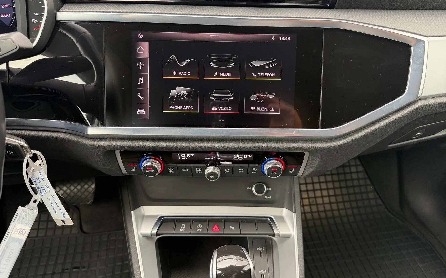 Notranja slika - Audi Q3 - 35 TDI S line S tronic-SLO-ACC-Mrtvi kot-Ambient.. - 9