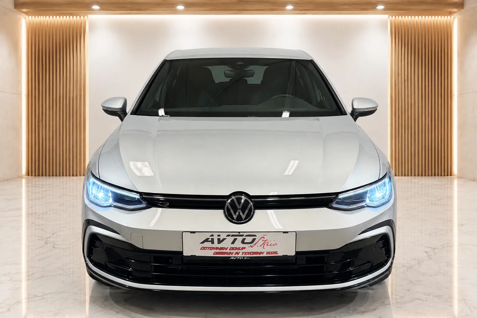 Notranja slika - Volkswagen Golf - 1.5 TSI-R-LINE-ACC-VIRTUAL-LED-KAMERA-NAVI-PDC - 7