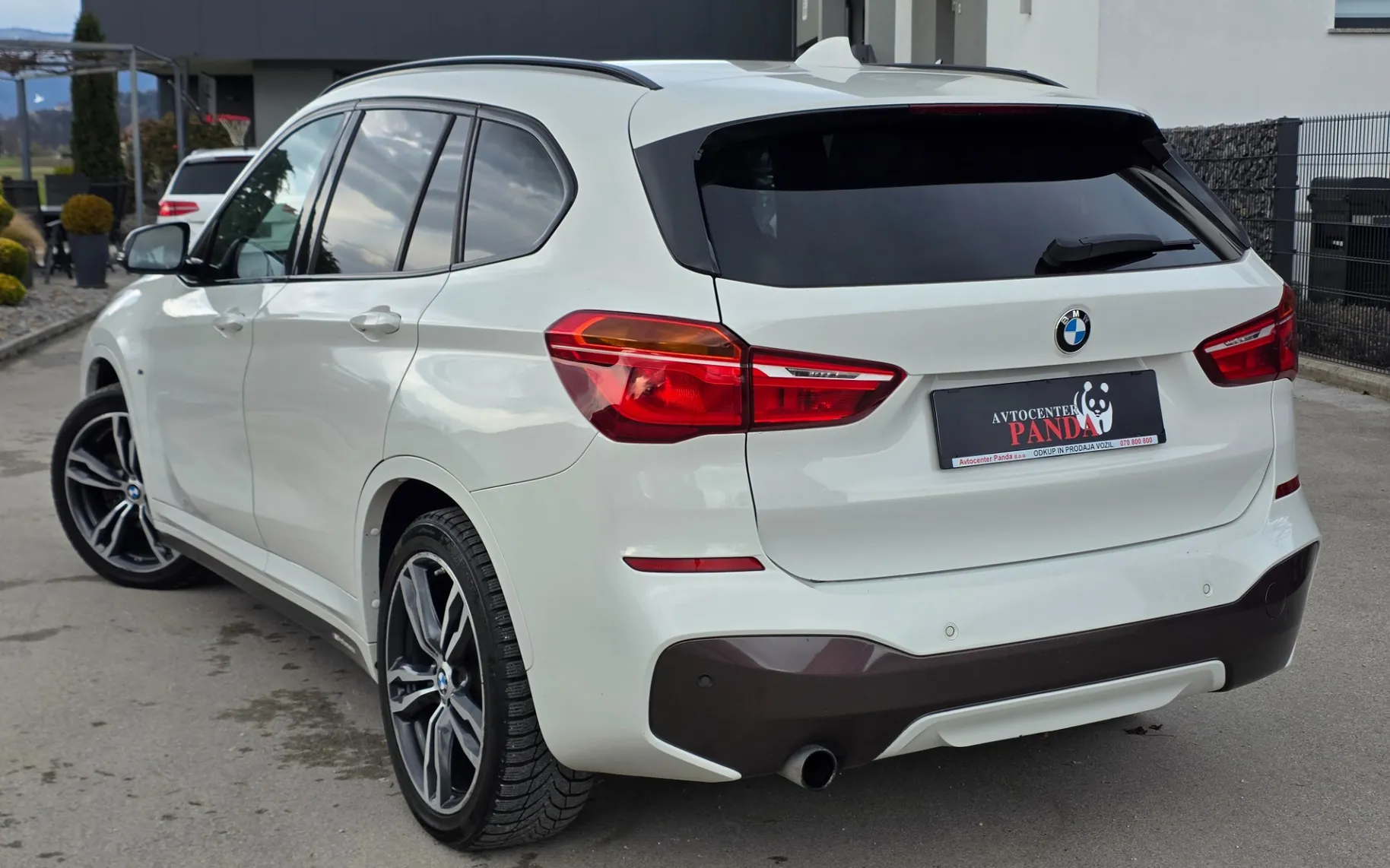 Zunanja slika - BMW X1 - xDrive18d - 3