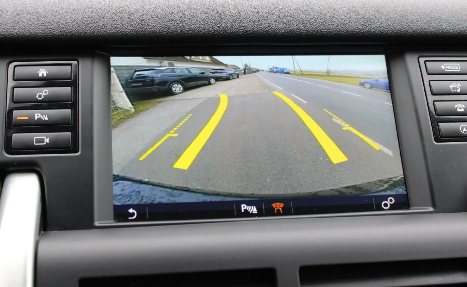 Zunanja slika - Land Rover Discovery Sport - HSE TD4 AUT. 180 KM 4WD USNJE LED ALU NAVI KAMERA - 16