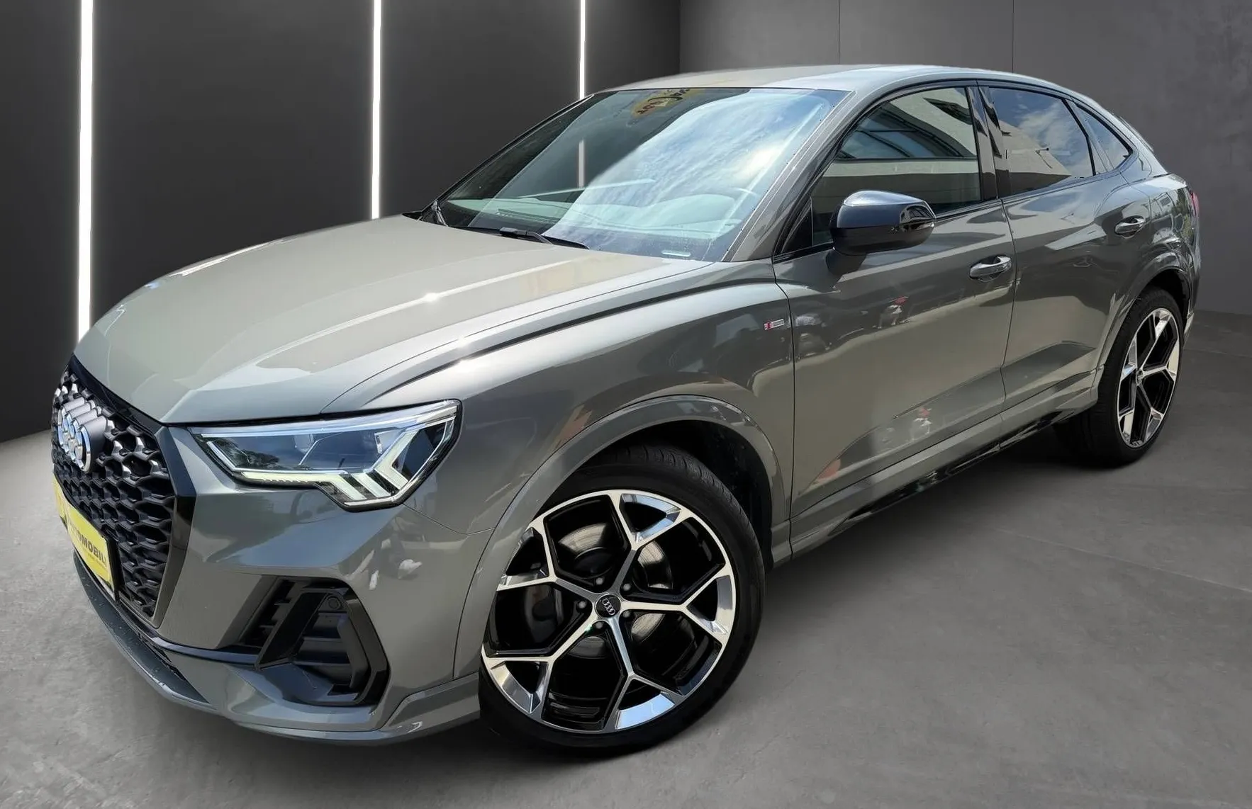 Zunanja slika - Audi Q3 - Sportback 40 TDI quattro S tronic  S Line 20 COL USNJE RAD - 2