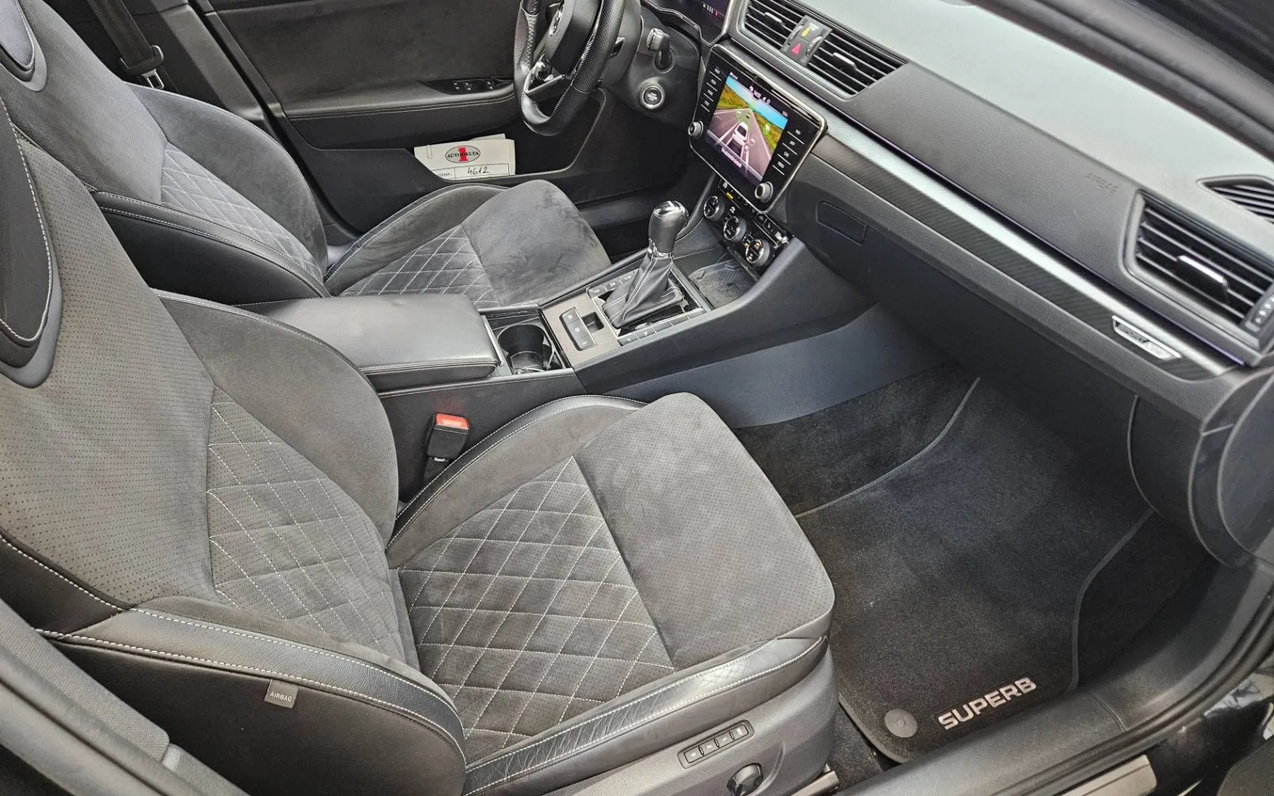 Notranja slika - Škoda Superb - 2.0 TDI Sportline Combi DSG 147 kW - 11