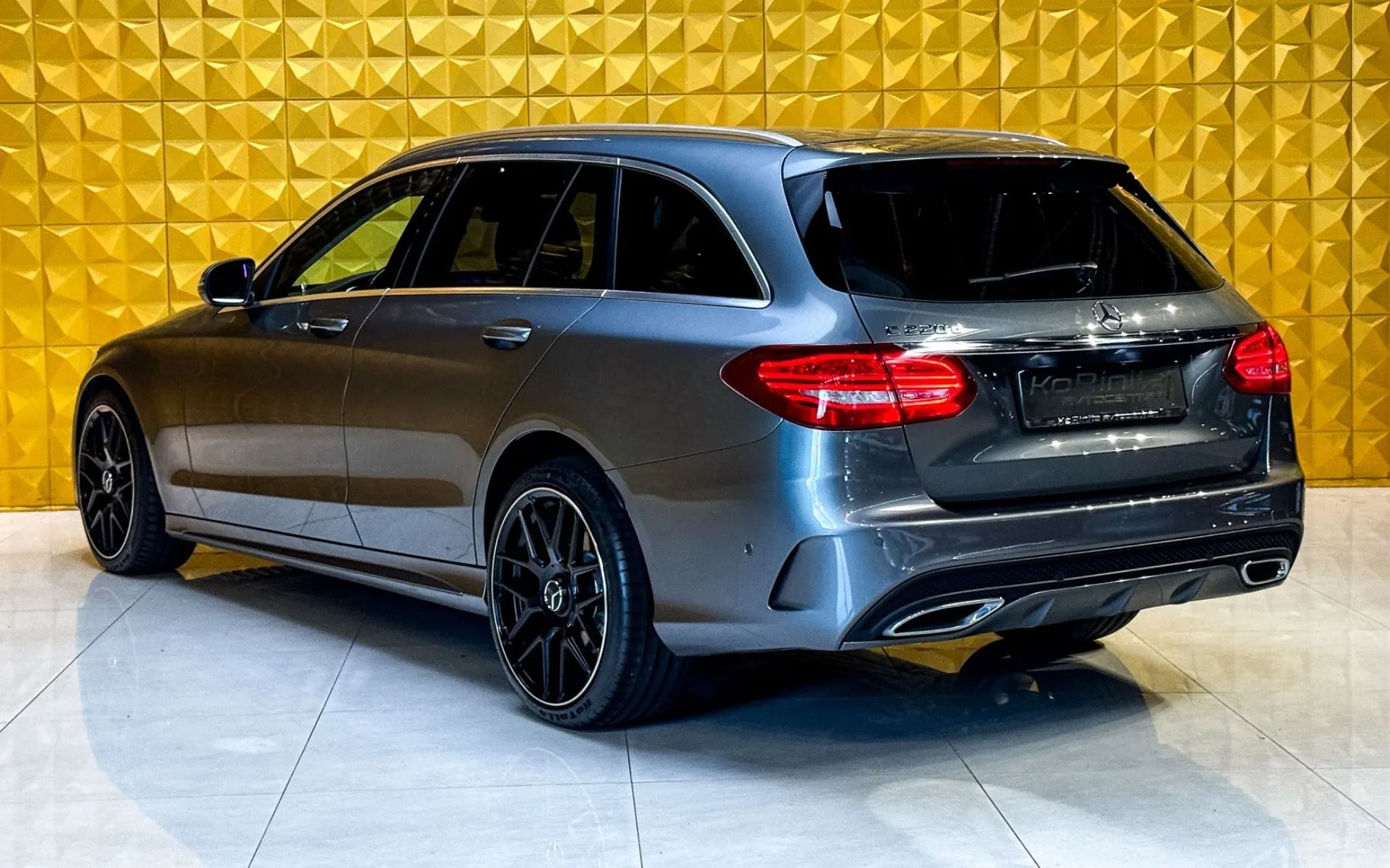 Notranja slika - Mercedes-Benz C-Razred - C220d AUT. AMG Line-NAVI-TEMP-F1 - 9