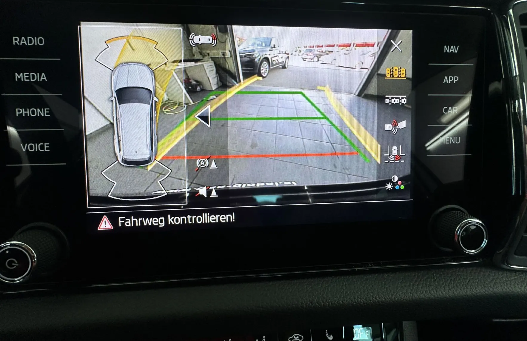 Zunanja slika - Škoda Kodiaq - 2.0 TDI 110kW DSG.NEMŠKI+4ALU.KAMERA.ACC.GRE.SEDEŽ - 11