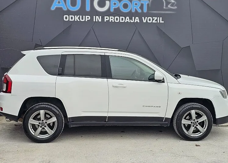 Zunanja slika - Jeep Compass - 2.2 CRD-4x4-KLIMA-KAMERA-GR.SED.-USNJE-TEMP.-NAVI- - 5