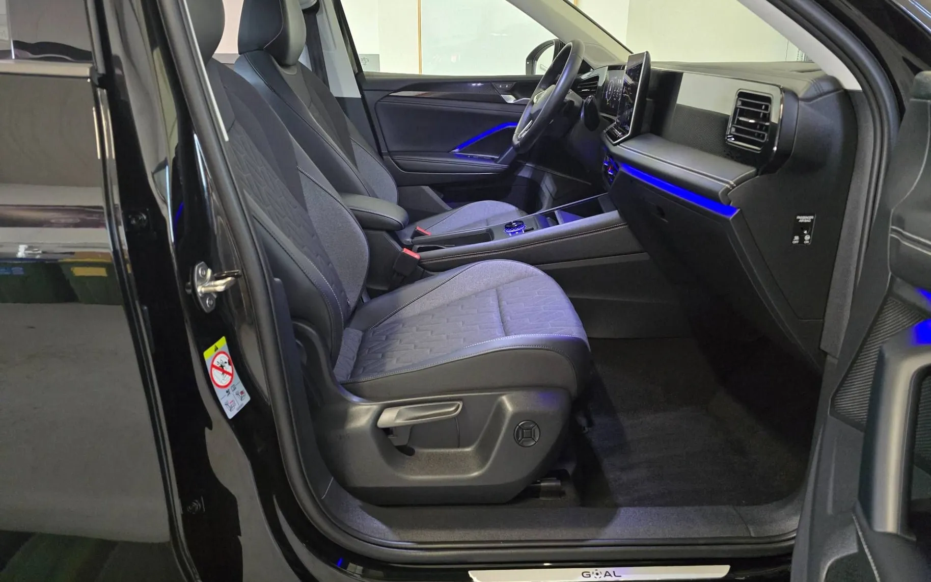 Notranja slika - Volkswagen Tiguan - 1.5 eTSI GOAL DSG - LED Plus.360kam.asistence.navi - 14