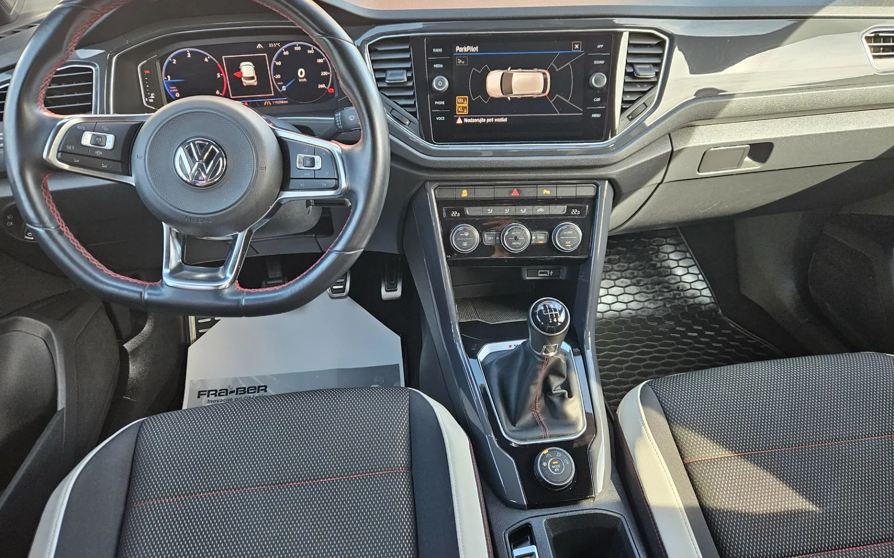 Notranja slika - Volkswagen T-Roc - 4motion 2.0 TDI HIGHLINE  SLO VIRTUAL KAMERA NAVI - 16
