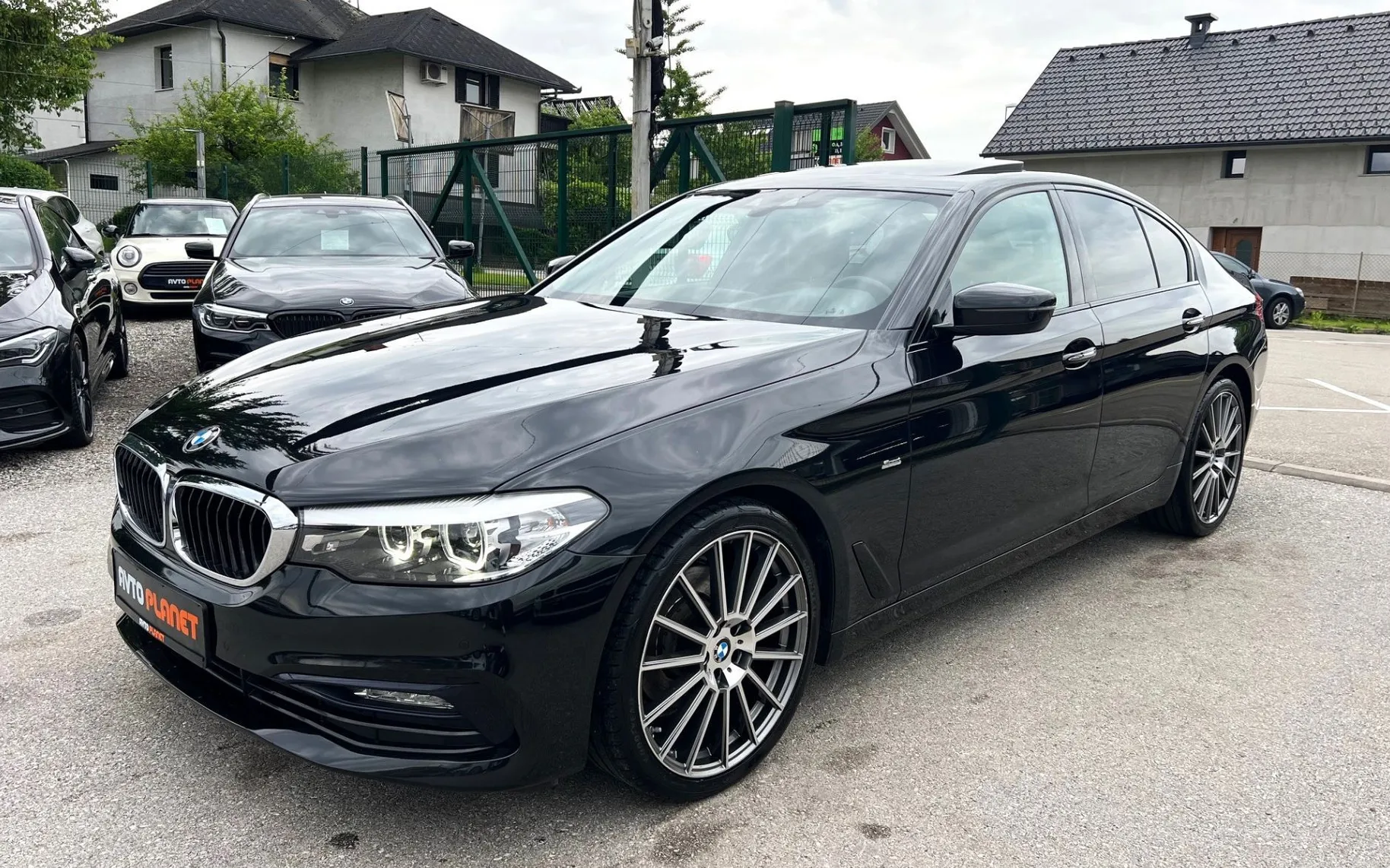 Zunanja slika - BMW Serija 5 - : 520d AUT. SPORTLiNE FULL LED HEADuP ŠIBEDAH ALU20 - 4