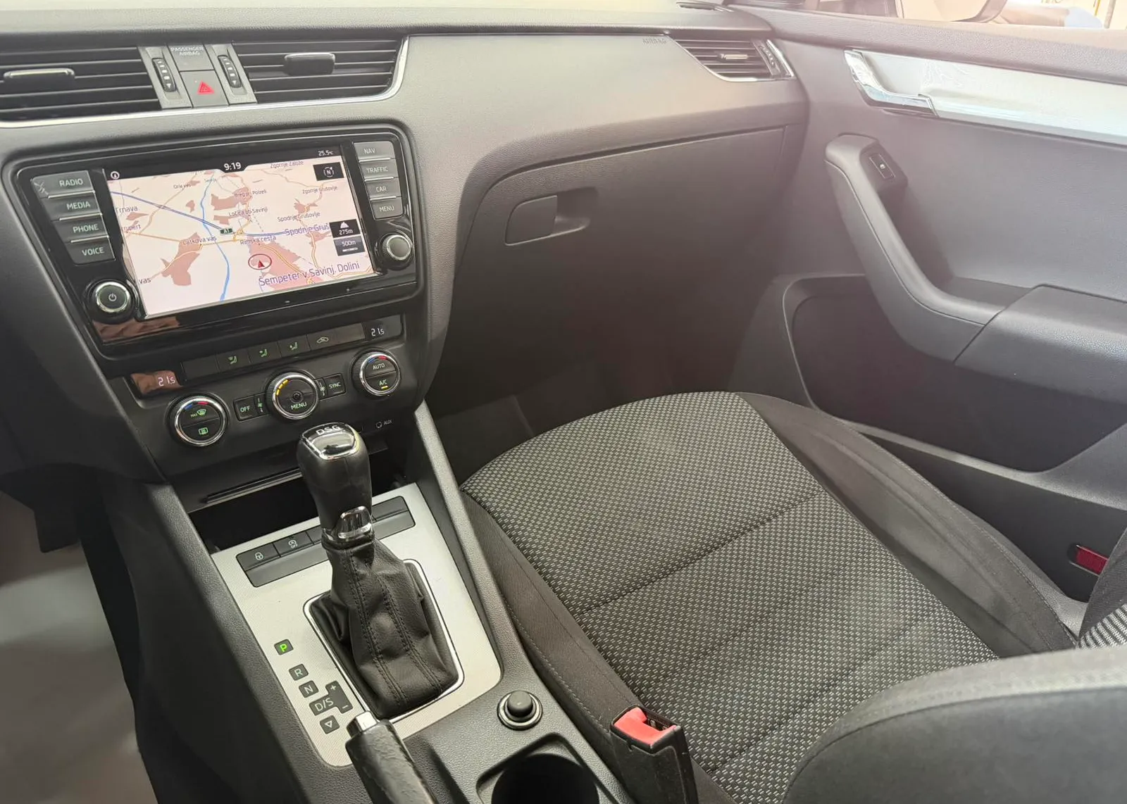 Zunanja slika - Škoda Octavia - Combi 2,0 TDI L&K - 9