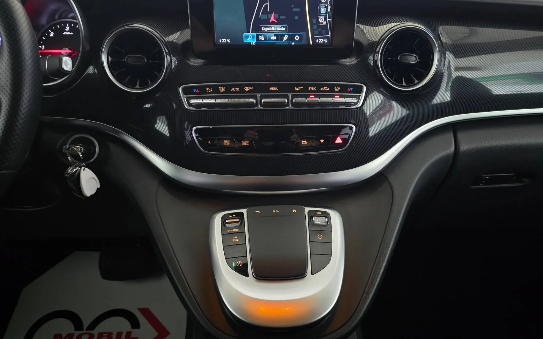 Notranja slika - Mercedes-Benz V-Razred - V 220 d Edition Lang-dolgi Avt. - LED.navi.kamera - 12