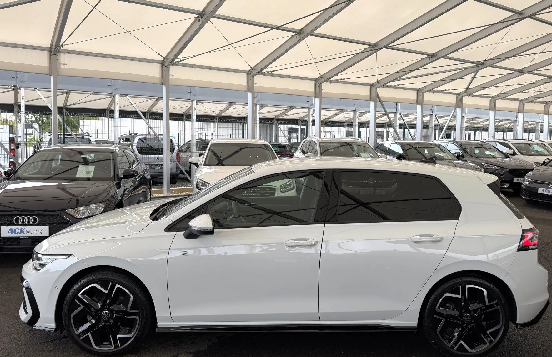 Zunanja slika - Volkswagen Golf - 4JOY 1.5 eTSI DSG-SLO-1.lastnik-MATRIX-KAMERA - 3