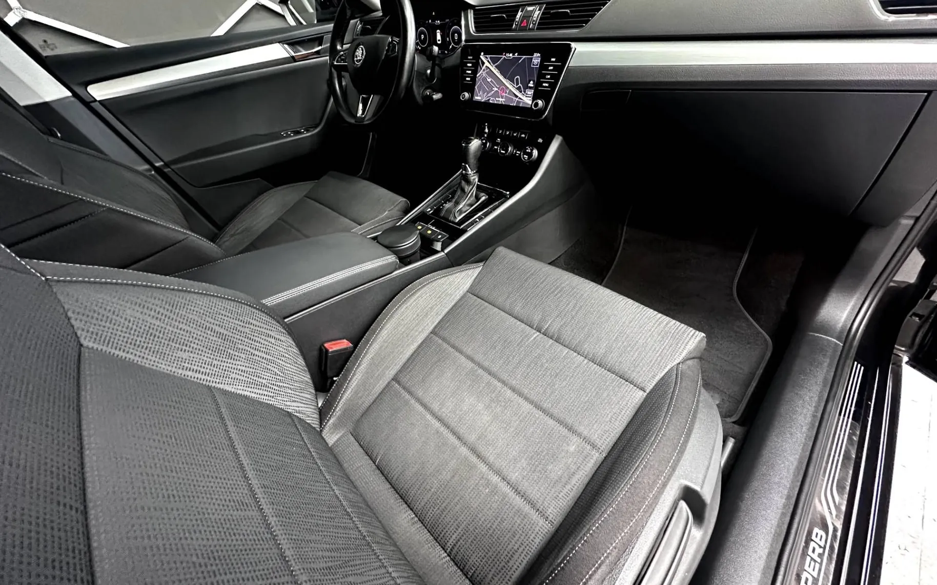 Notranja slika - Škoda Superb - 2.0 TDI 110 kW VIRTUAL-DSG-KLJUKA-MEMORY-NOVE GU.. - 11