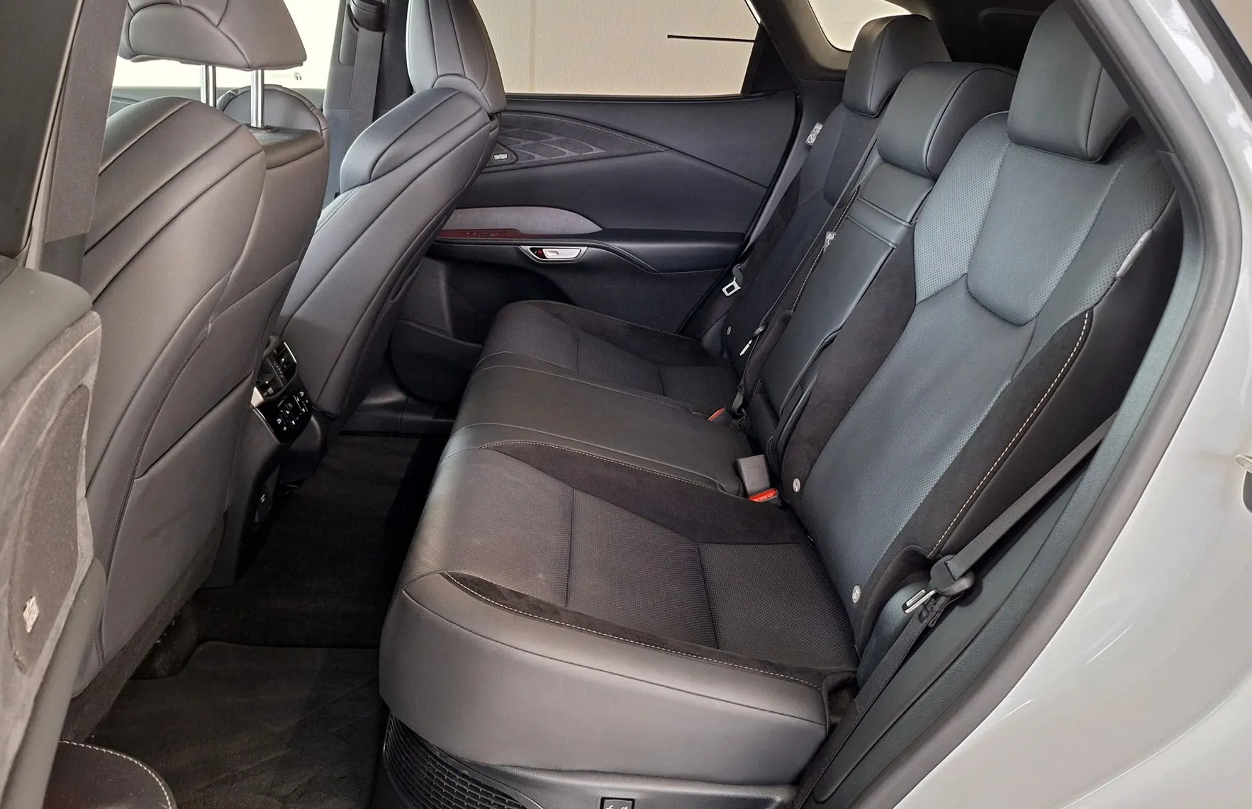 Zunanja slika - Lexus RX - 500h HEV Aut. F Sport Mark Levinson - 11