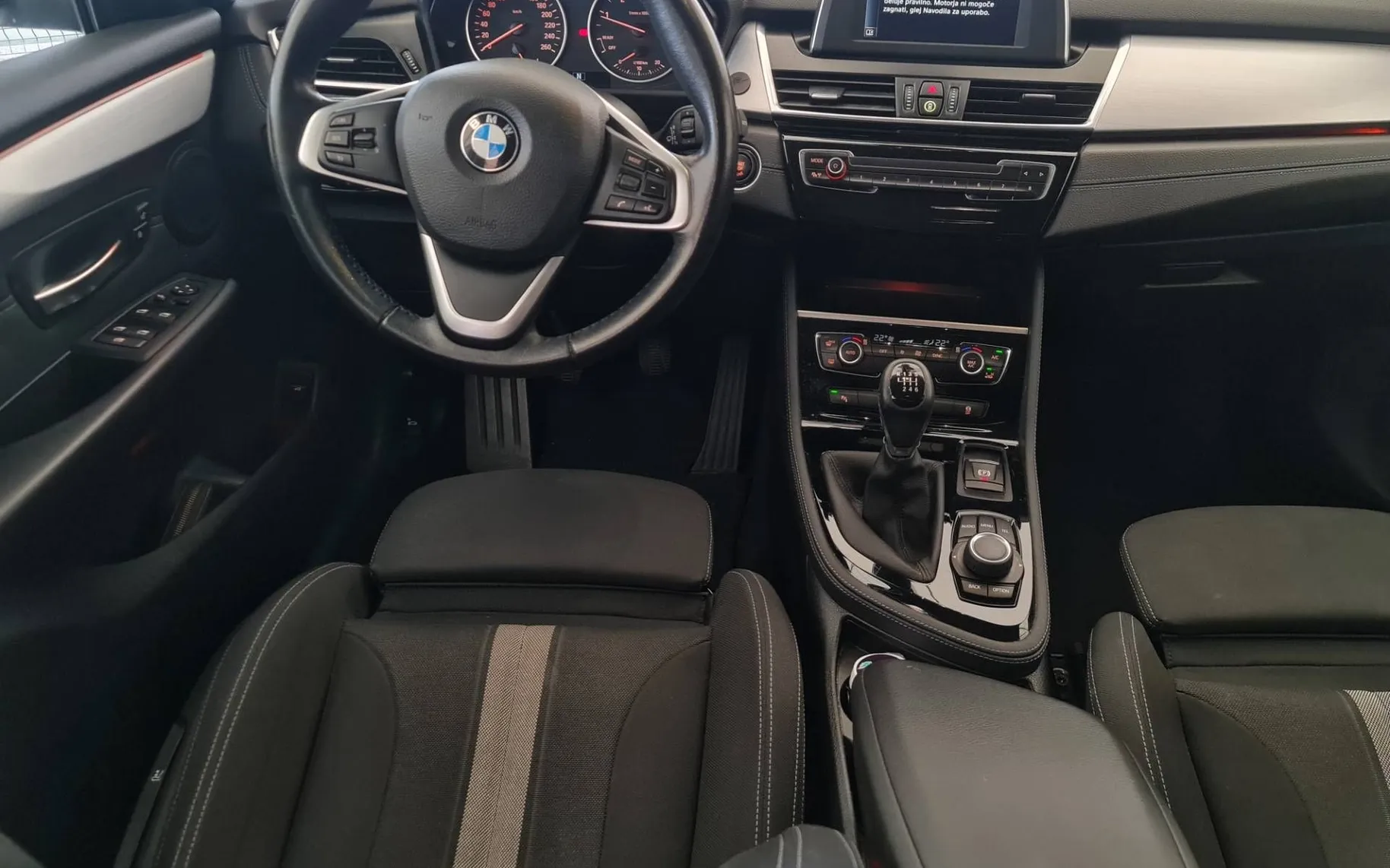 Notranja slika - BMW serija 2 Active Tourer: - serija 2  218d Active Tourer Sport Line - 11