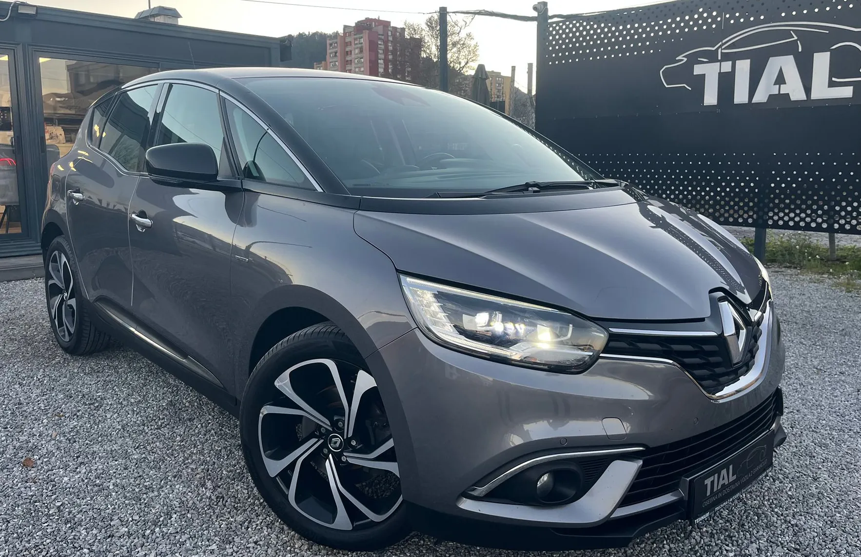 Zunanja slika - Renault Scénic - Scenic 1.2 16V Tce NAVI-EDITI5N 1-20COL-LED PURE VISION - 3