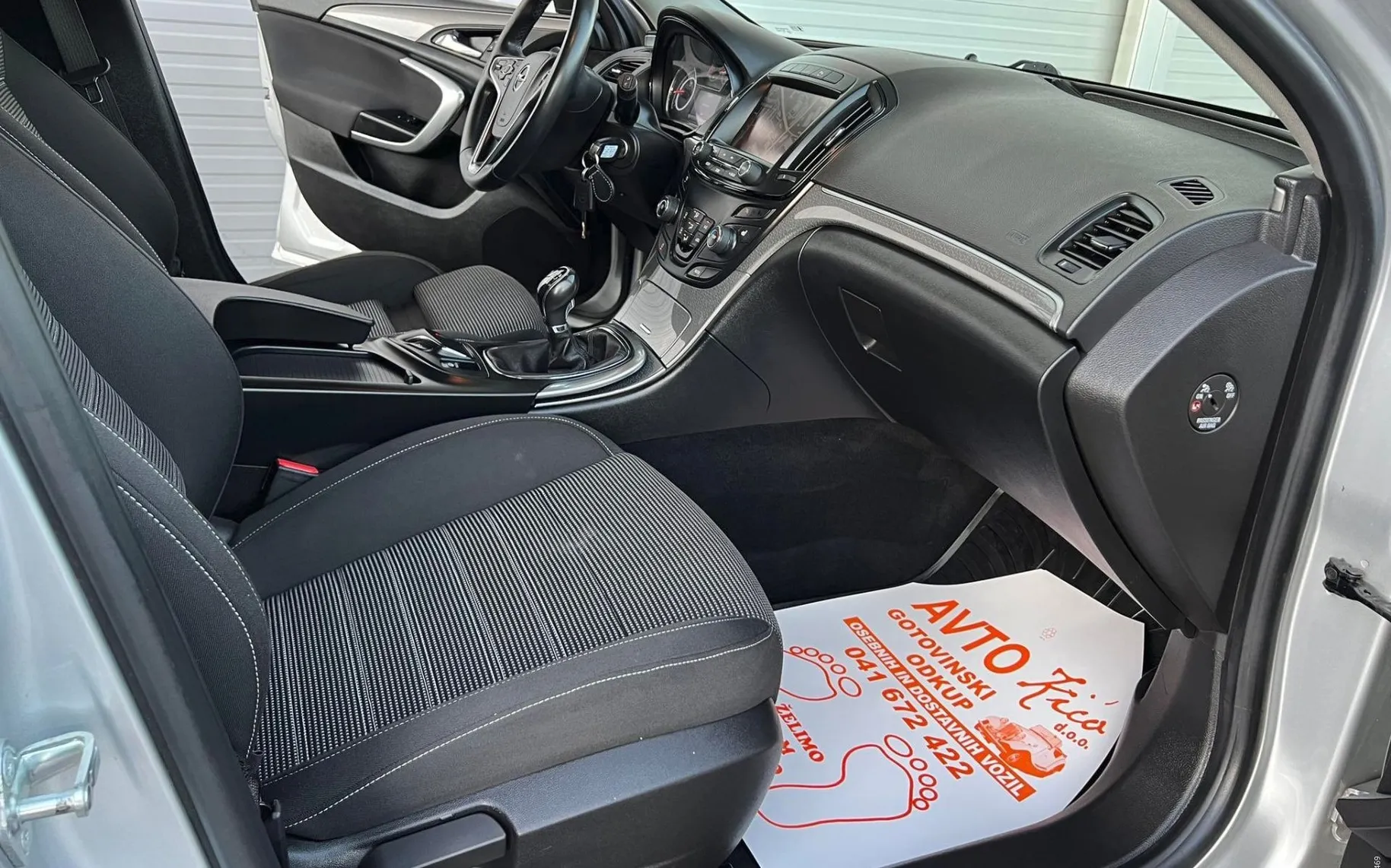 Notranja slika - Opel Insignia - 2.0 CDTI-XENON-SPORT-NAVI-PD0-GRETJE SED-ODLIČEN - 10