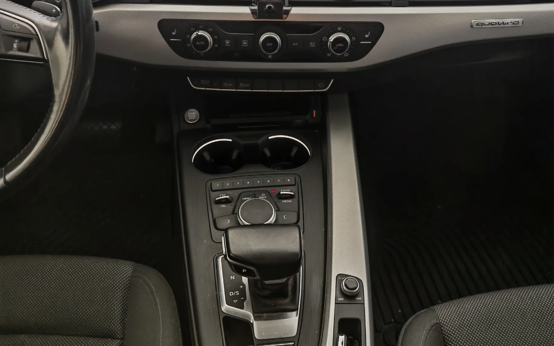 Notranja slika - Audi A4 - Avant quattro 2,0 TDI (Basis) S tronic - 5