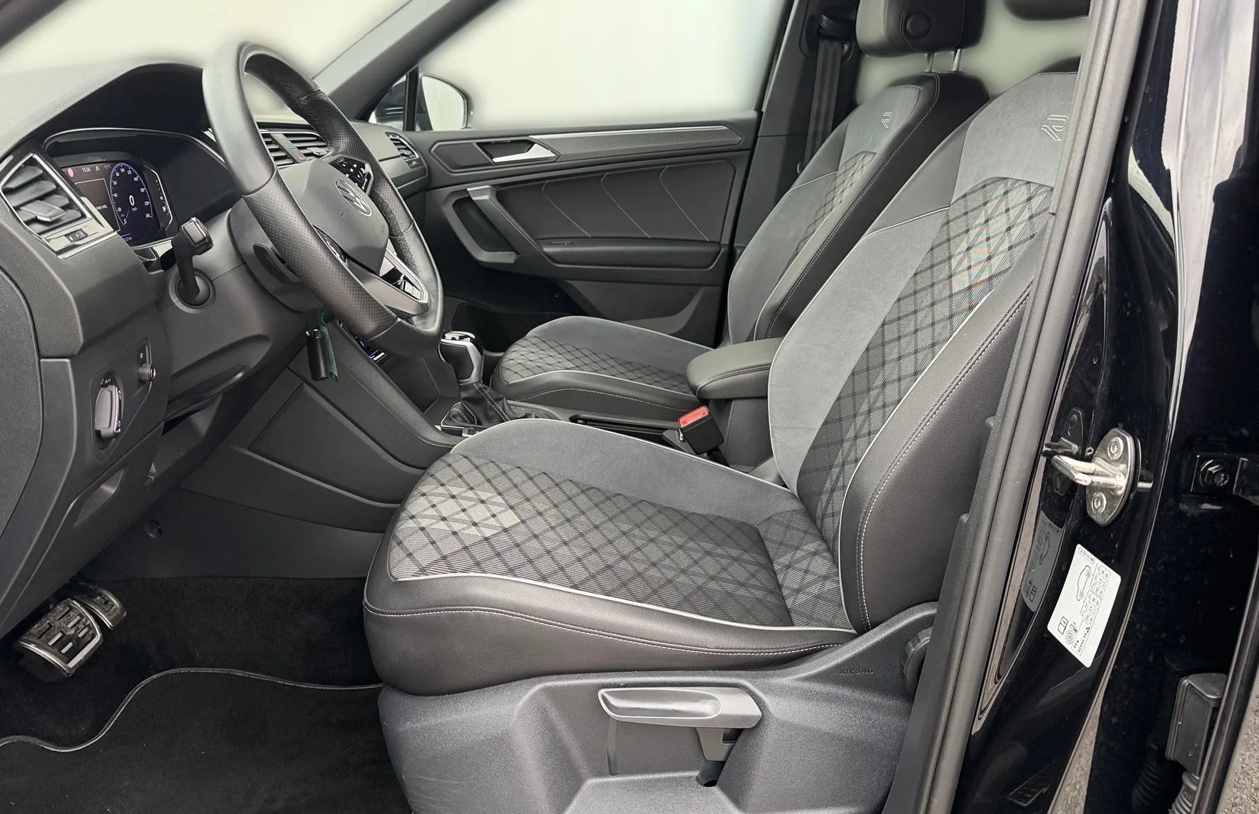 Zunanja slika - VW Tiguan Allspace - 2.0 TDI SCR 4MOTION BMT avt 147kW R-Line... - 7