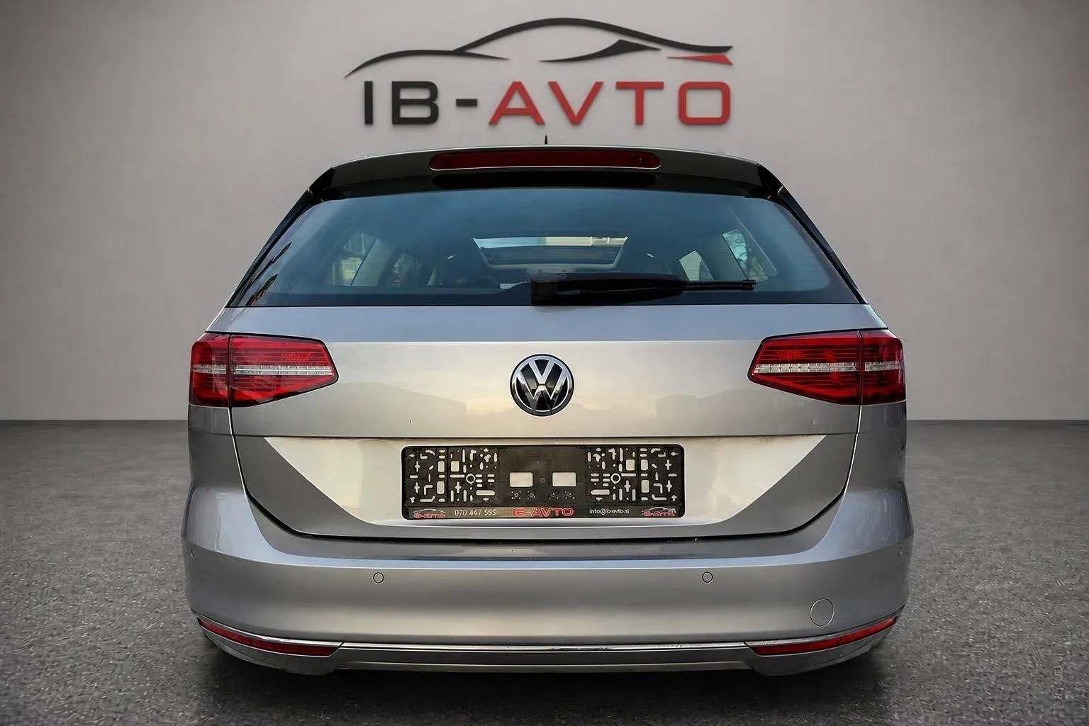 Notranja slika - Volkswagen Passat Variant - 2.0 TDI 8MT 110kW... - 10