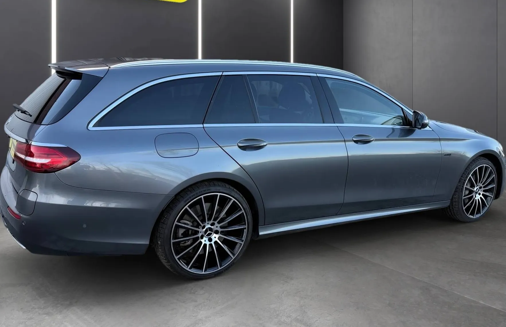 Zunanja slika - Mercedes-Benz E-Razred - 300 de 4MATIC AMG LINE LED DISTRONIC KAM USNJE T - 8