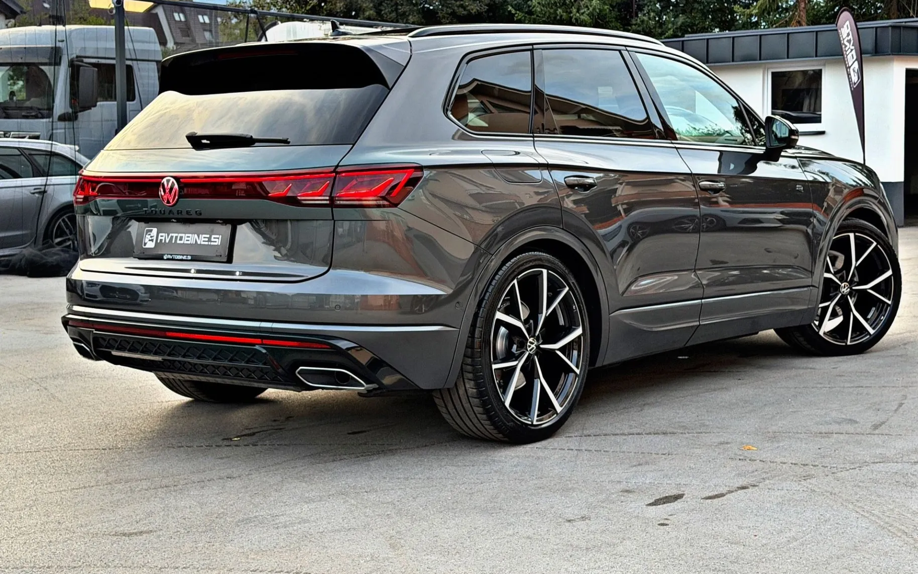 Notranja slika - Volkswagen Touareg - 4MOTION•R-LINE•PANO•MASAŽA•ZRAČNO•1LASTNIK•KOT N - 21