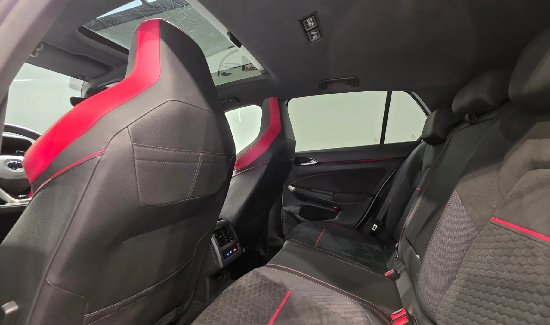 Zunanja slika - VW Golf - 2,0 GTI DSG 221kW CLUBSPORT PANO VIRTUAL KAM - 16