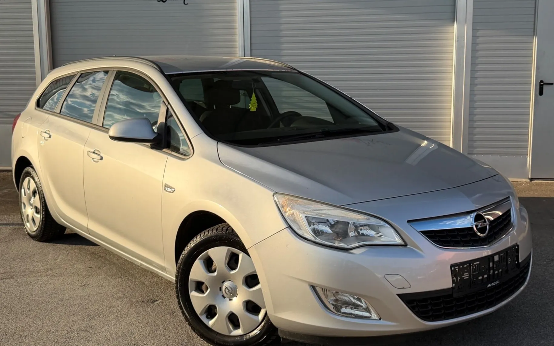 Zunanja slika - Opel Astra - 1.7 CDTI-NAVIGACIJA-TEMPOMAT-SERVISNA KNJIGA-PDC - 2