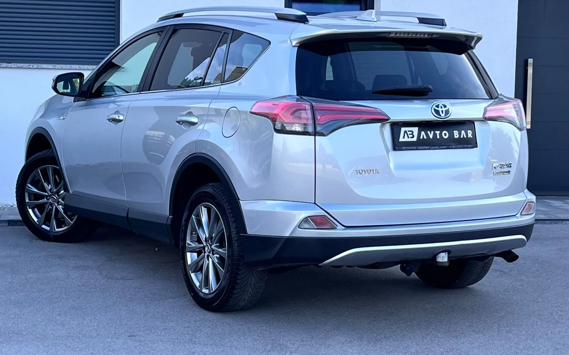 Notranja slika - Toyota RAV4 - Hybrid 2.5-SLO-NAVI-LED+R.KAMERA+KLJUKA - 8