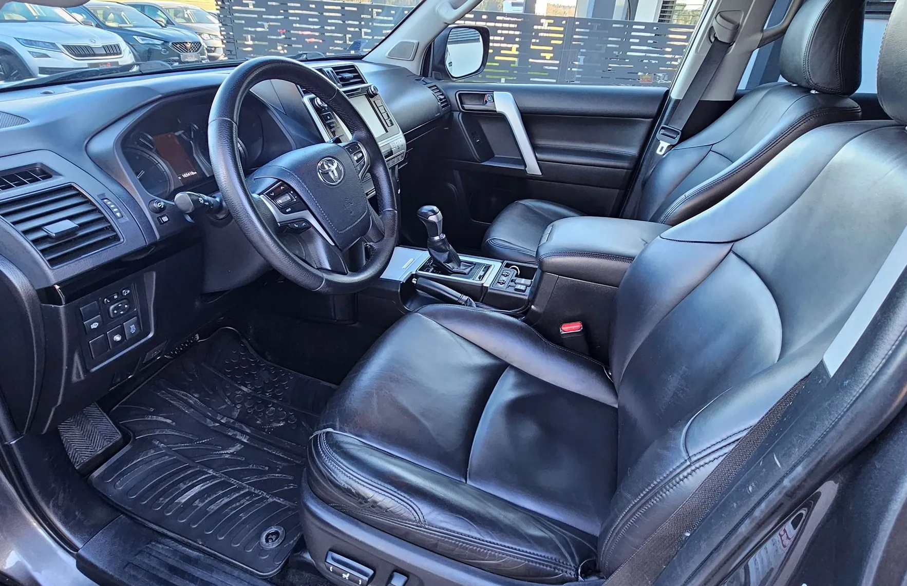 Zunanja slika - Toyota Land Cruiser - 2.8 D-4D AWD Premium-Le 165.000 km- EL.Sede  382 i-K - 5